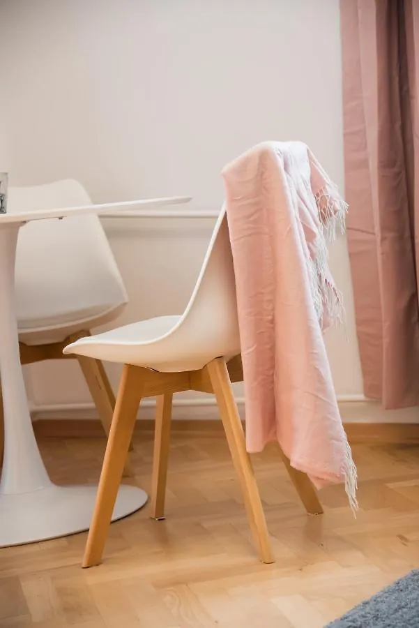 Metro Swietokrzyska Enchanting Apartment Warsaw