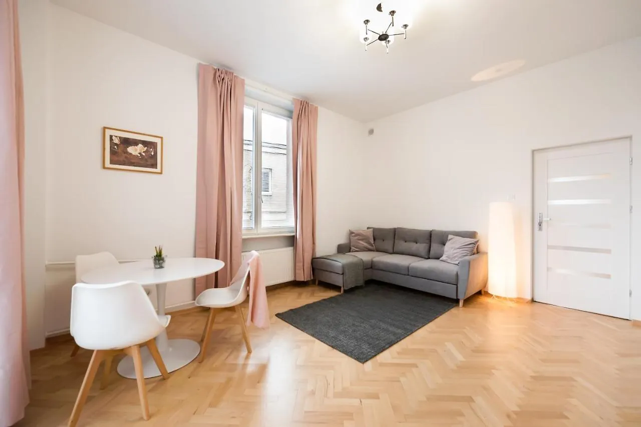 Metro Swietokrzyska Enchanting Apartment Warsaw