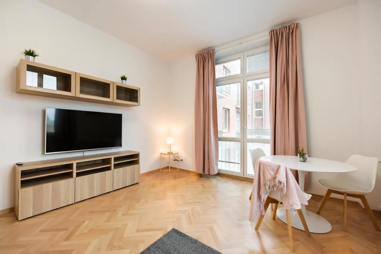 Metro Swietokrzyska Enchanting Apartment Warsaw