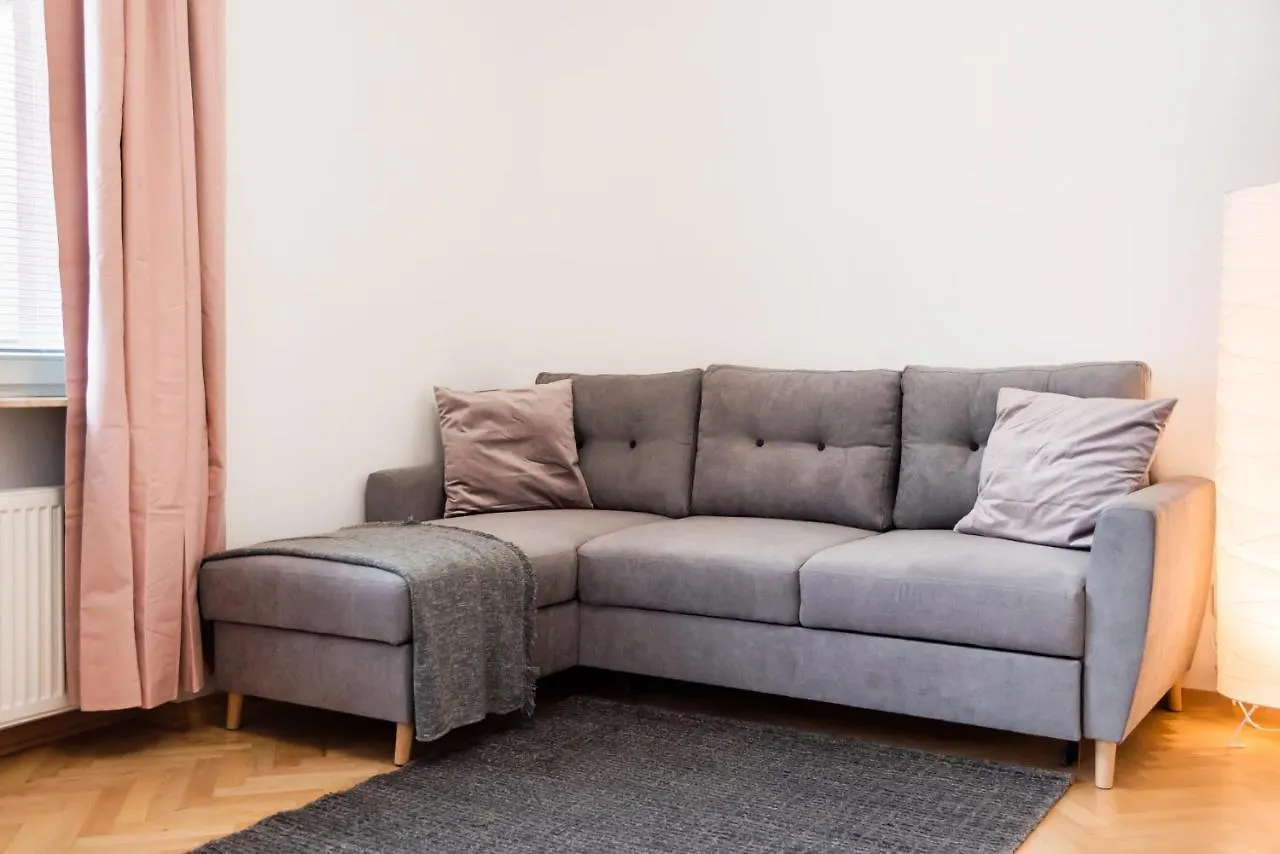 Metro Swietokrzyska Enchanting Apartment Warsaw