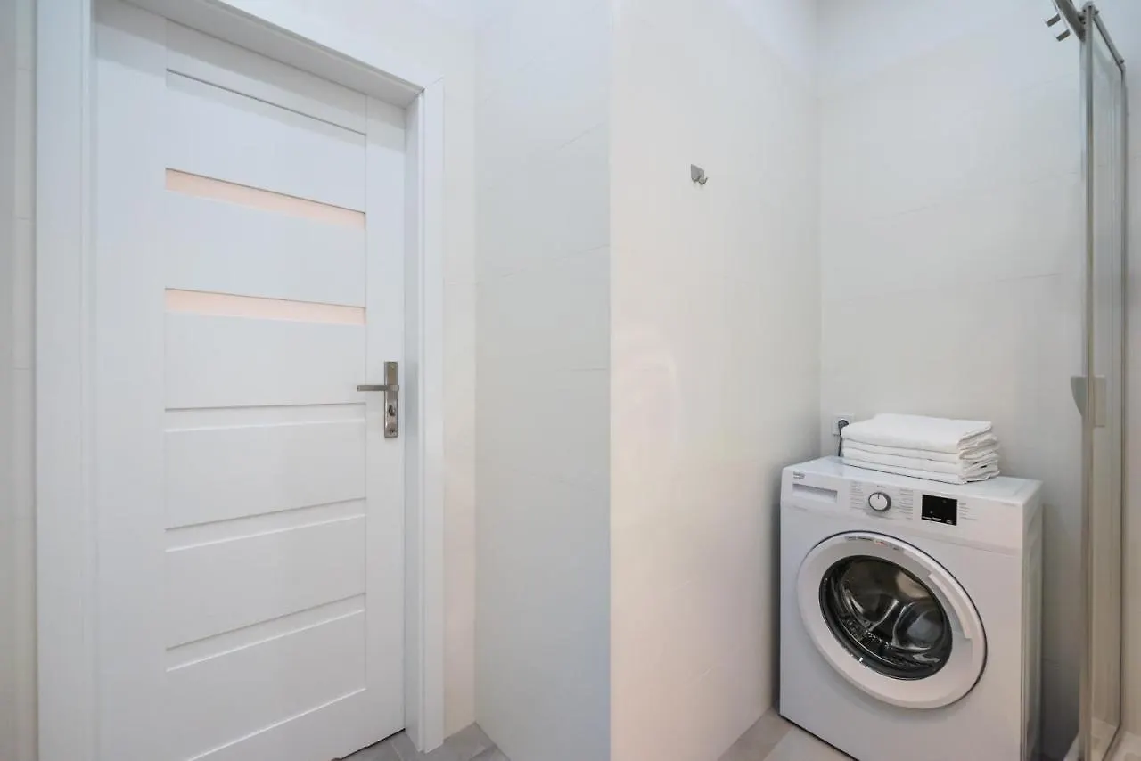 Metro Swietokrzyska Enchanting Apartment Warsaw